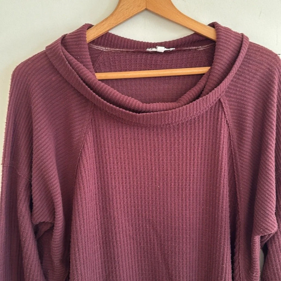 Maurices burgundy waffle knit cowl neck long sleeve thermal top size 1X - Picture 2 of 5